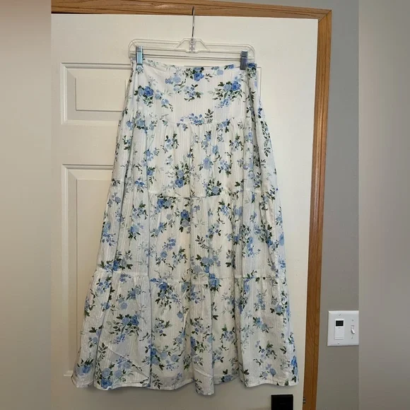 Women’s white and blue floral peasant boho tiered ruffle pull on skirt. Medium - Picture 7 of 15